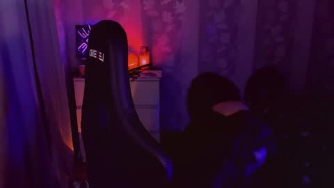 Yours Cosmic online show from 3, 11, 2025