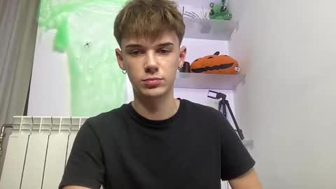 Snapshot of yoursweetyguy chatting on 28, 10, 2025 yoursweetyguy online show from 28, 10, 2025