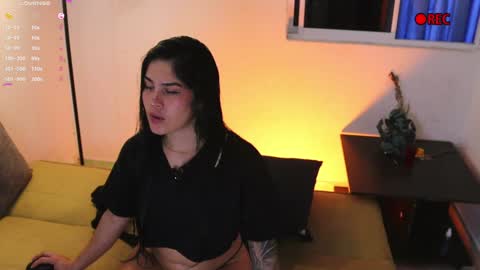 Bella- Independert Model online show from 8, 1, 2025