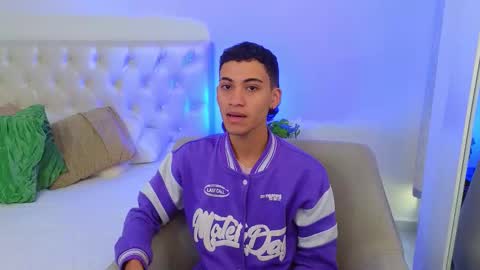 yulian_vasquez online show from 4, 2, 2026