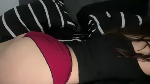 Snapshot of yummyybby chatting on 24, 10, 2025 yummyybby online show from 24, 10, 2025