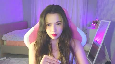 Snapshot of yuna_sunshy chatting on 24, 11, 2025 Yuna online show from 24, 11, 2025