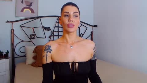 Snapshot of yvonneeverlee chatting on 14, 12, 2024 I V Y   online show from 14, 12, 2024