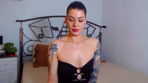 Snapshot of yvonneeverlee chatting on 24, 1, 2025 I V Y   online show from 24, 1, 2025