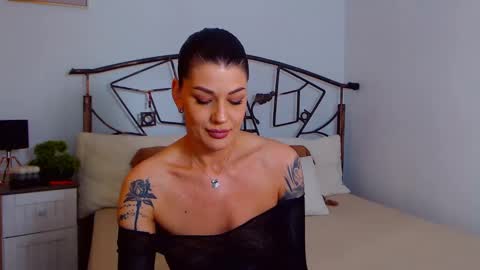 Snapshot of yvonneeverlee chatting on 27, 2, 2025 I V Y   online show from 27, 2, 2025