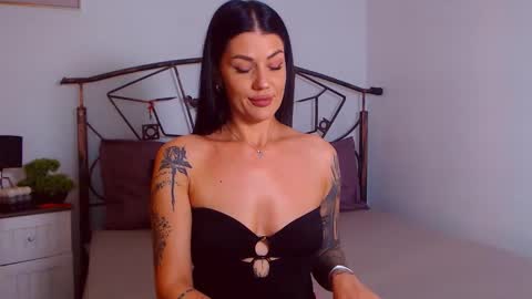 Snapshot of yvonneeverlee chatting on 17, 9, 2025 I V Y   online show from 17, 9, 2025