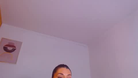 Snapshot of yvonneeverlee chatting on 27, 9, 2025 I V Y   online show from 27, 9, 2025