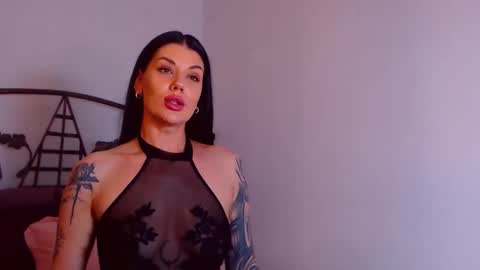 Snapshot of yvonneeverlee chatting on 6, 11, 2025 I V Y online show from 6, 11, 2025