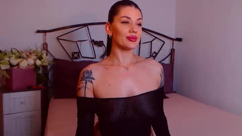 Snapshot of yvonneeverlee chatting on 10, 11, 2025 I V Y online show from 10, 11, 2025