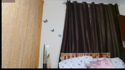 Snapshot of zara_lae chatting on 10, 1, 2025 nicky online show from 10, 1, 2025