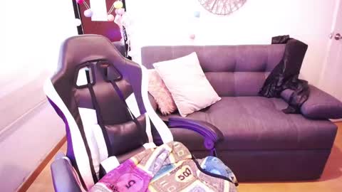 Snapshot of zarabby_skuirt chatting on 12, 11, 2025 Zarabby online show from 12, 11, 2025