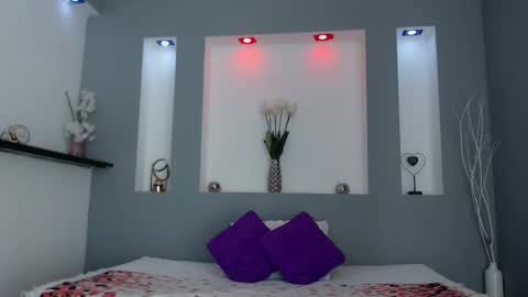 Karolyne online show from 5, 3, 2025