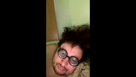 Snapshot of zeckthebox chatting on 19, 10, 2025 Simon Clausen online show from 19, 10, 2025