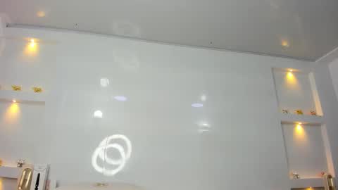 Zenda Evans online show from 3, 12, 2025