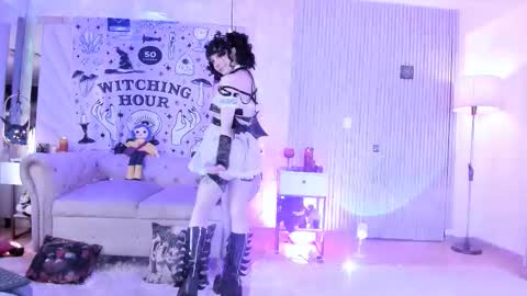 Snapshot of zephirah_abney chatting on 12, 10, 2025 online show from 12, 10, 2025