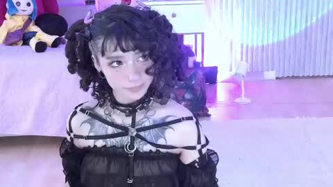 Snapshot of zephirah_abney chatting on 8, 11, 2025 online show from 8, 11, 2025