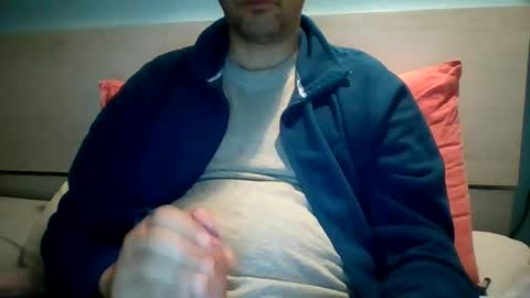 Snapshot of zeus00811 chatting on 4, 12, 2024 zeus online show from 4, 12, 2024