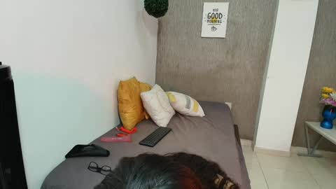 ZHAMIRA  ANDRES online show from 19, 1, 2025