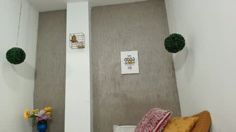 ZHAMIRA  ANDRES online show from 24, 1, 2025