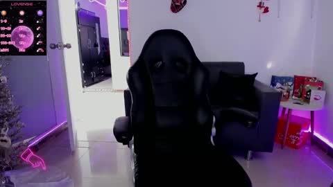 Snapshot of zhoestrong chatting on 14, 12, 2024 zhoestrong online show from 14, 12, 2024