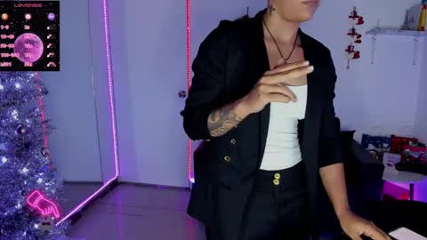 Snapshot of zhoestrong chatting on 22, 12, 2024 zhoestrong online show from 22, 12, 2024