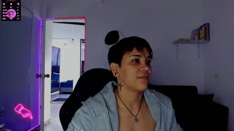 Snapshot of zhoestrong chatting on 9, 1, 2025 zhoestrong online show from 9, 1, 2025