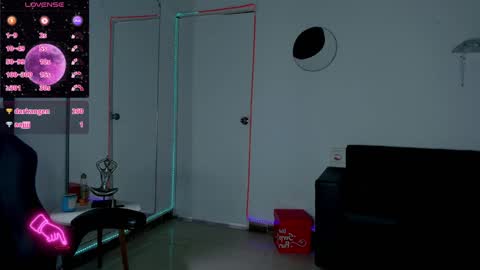 Snapshot of zhoestrong chatting on 13, 1, 2025 zhoestrong online show from 13, 1, 2025