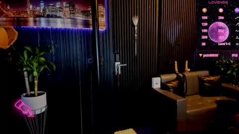 Snapshot of zhoestrong chatting on 4, 3, 2025 zhoestrong online show from 4, 3, 2025