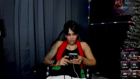 Snapshot of zhoestrong chatting on 14, 11, 2025 zhoestrong online show from 14, 11, 2025