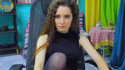 zianichols online show from 28, 1, 2025
