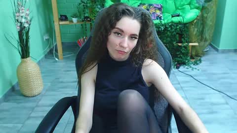 zianichols online show from 28, 1, 2025