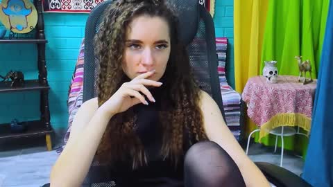 zianichols online show from 30, 1, 2025