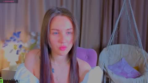 Zlata  Mon Tue Thu Fri Sun Sa GMT 3 0000pm - 0600pm  online show from 3, 10, 2025