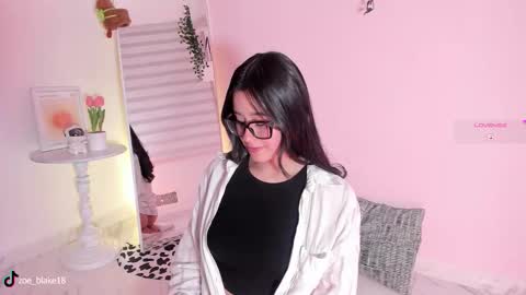 Snapshot of zoe_blake18 chatting on 17, 10, 2025 Zoe online show from 17, 10, 2025