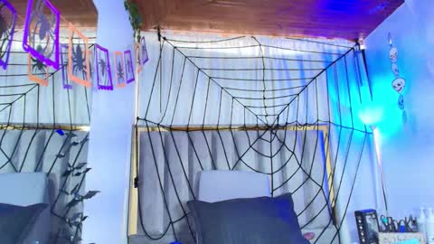 Snapshot of zoe_curvy chatting on 12, 10, 2025 Zoe online show from 12, 10, 2025