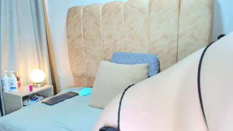 Snapshot of zoe_curvy chatting on 22, 11, 2025 Zoe online show from 22, 11, 2025