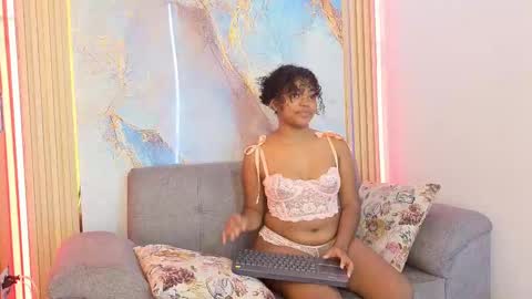 Zoe Grence online show from 28, 9, 2025