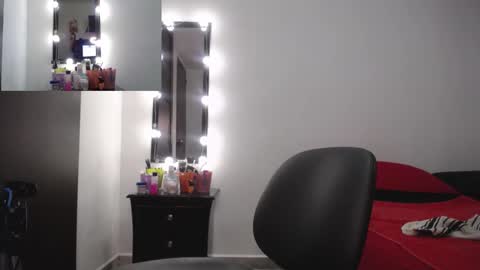 zoe hotxxx online show from 10, 1, 2025