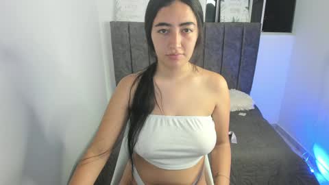 zoe_jones7 online show from 18, 12, 2024