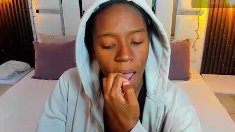 Zoe Novakk  online show from 15, 12, 2025