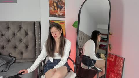 Zoe Olsen online show from 1, 2, 2025