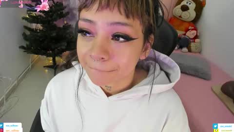 Snapshot of zoe_sullivan_ chatting on 17, 11, 2025 zoe_sullivan_ online show from 17, 11, 2025