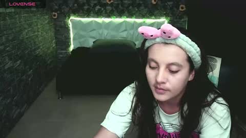 Snapshot of zoe_velvet chatting on 10, 2, 2025 Carolina online show from 10, 2, 2025