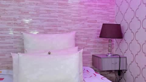 Snapshot of zoeesmitth chatting on 8, 3, 2025 ZoeeSmitth online show from 8, 3, 2025