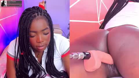 Snapshot of zoeethompson_cm chatting on 15, 11, 2025 online show from 15, 11, 2025