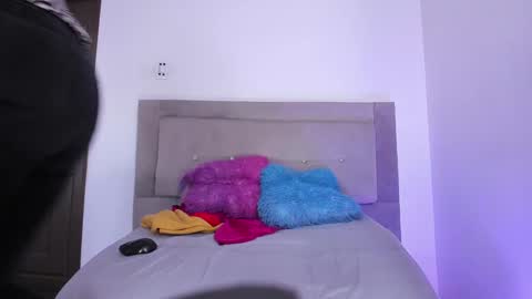 Yesenia online show from 7, 1, 2025