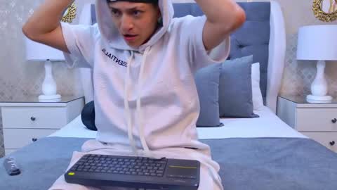 Zoe Krug online show from 29, 10, 2025