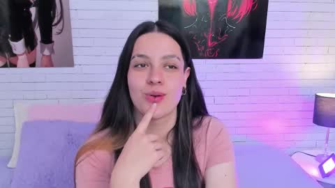 Snapshot of zoemurphy_ chatting on 8, 11, 2025 ZOE online show from 8, 11, 2025