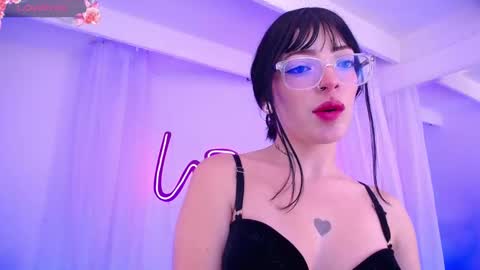 Snapshot of zoeroux_ chatting on 22, 10, 2025 Zoe online show from 22, 10, 2025