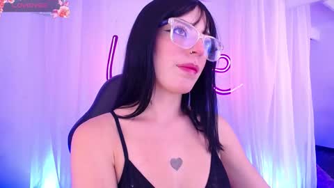 Snapshot of zoeroux_ chatting on 28, 10, 2025 Zoe online show from 28, 10, 2025